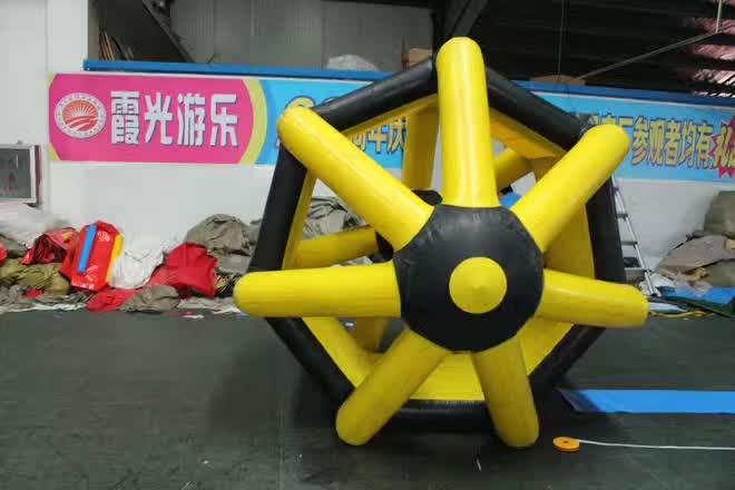 三亚充气水上滚筒球